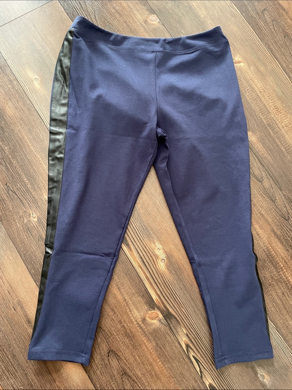 NWOT Joan Rivers Knit Cropped Pants Navy Blue Faux Leather Side Trim Sz LP